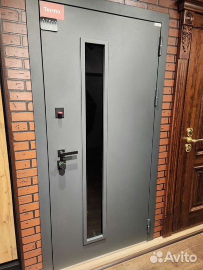 Дверь входная с терморазрывом и стеклом
