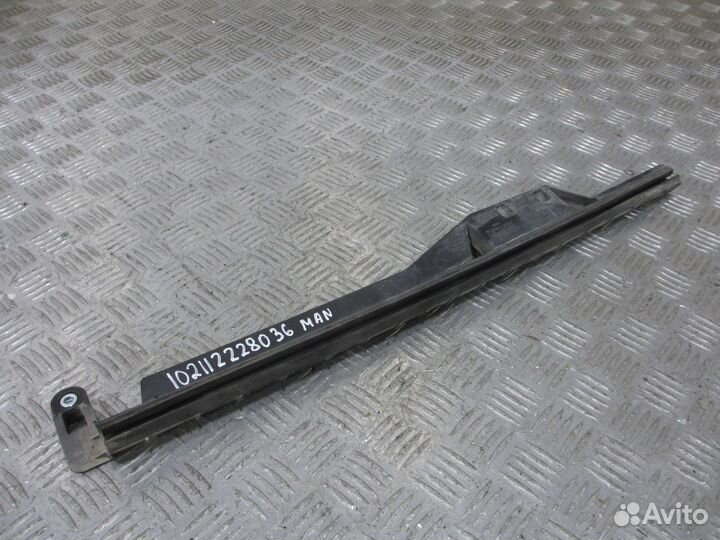 Направляющая стекла двери левая MAN 81626516009