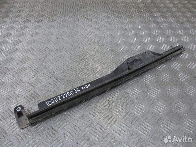 Направляющая стекла двери левая MAN 81626516009