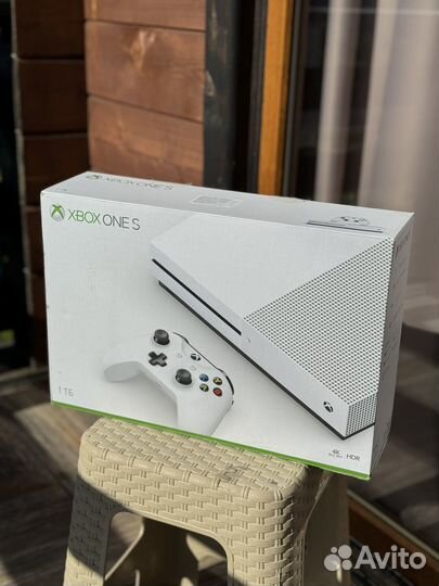 Xbox one s 2 геймпада 1tb