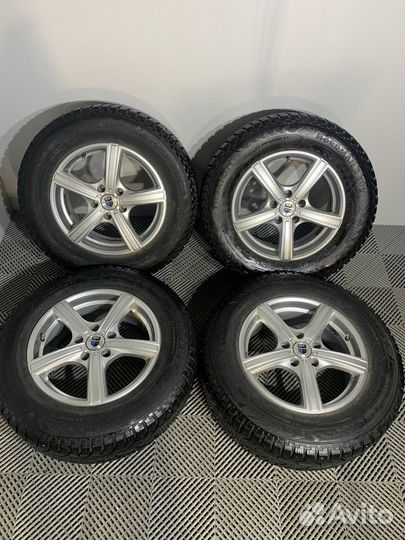 Колеса на Renault Nokian 215/70 R16 5x114.3