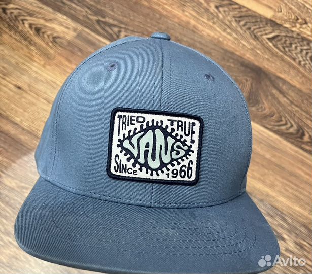Кепка vans