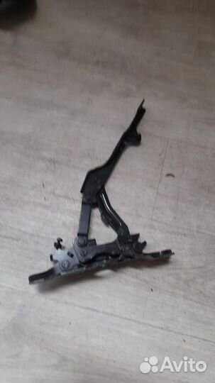 Петля капота левая Genesis G80 С 2020 Года