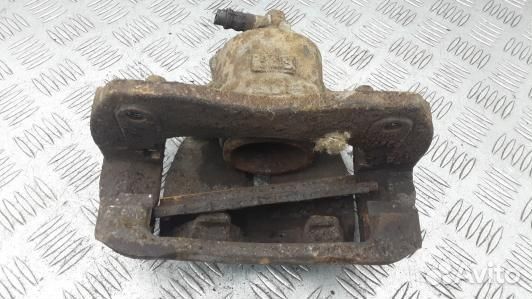 Суппорт тормозной передний левый toyota RAV 4 ZSA3