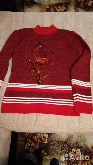 Свитер женский