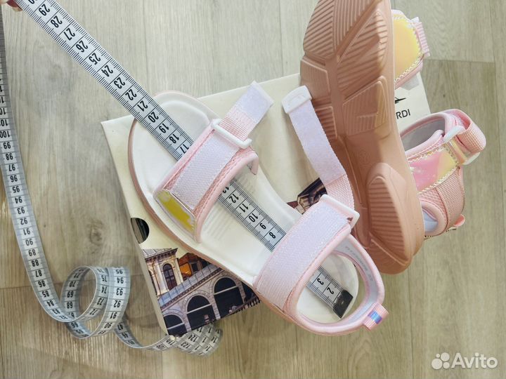 Сандалии новые 32 размер для девочки