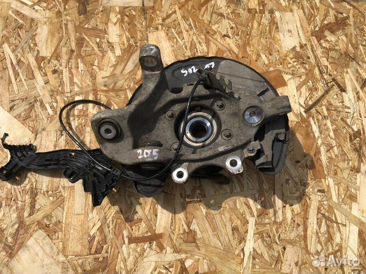 Кулак задний правый Mercedes-Benz C-Класс