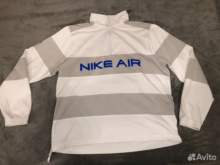 Лонглслив Nike