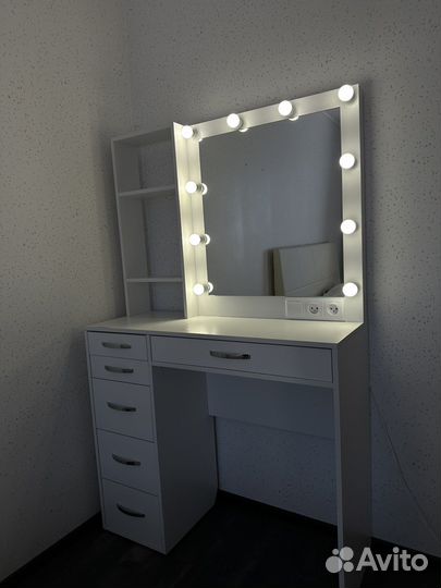 Туалетный столик