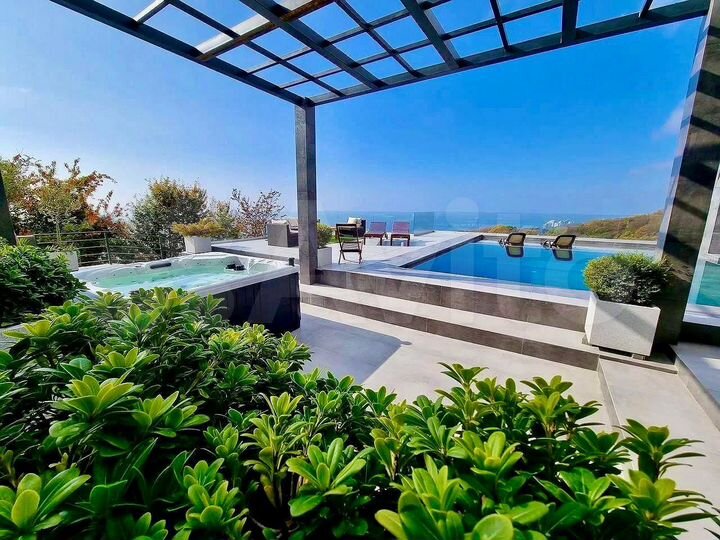 Дом 198 м² на участке 6 сот.