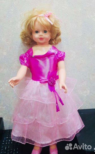 Кукла ходит за ручку