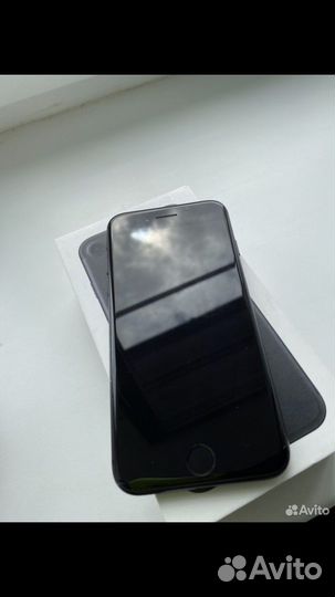 Телефон iPhone 7