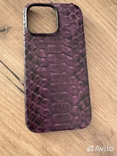 Чехол из питона на iPhone