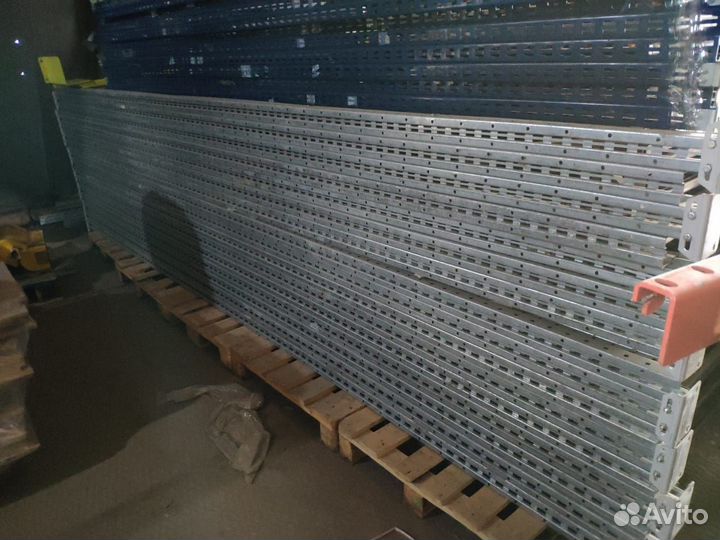 Гравитационные стеллажи на склад