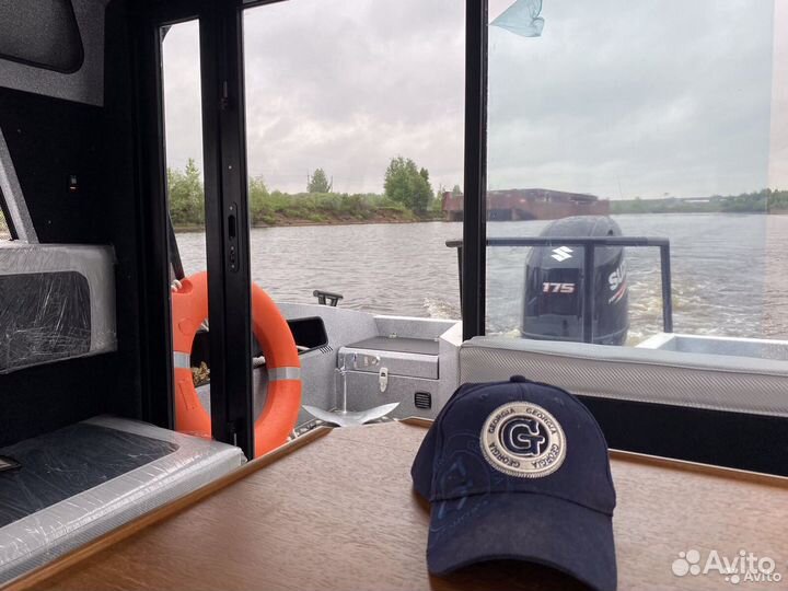 Катер voyager 67 cabin