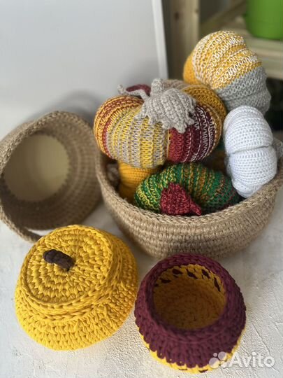 Тыквы, корзинки вязаные