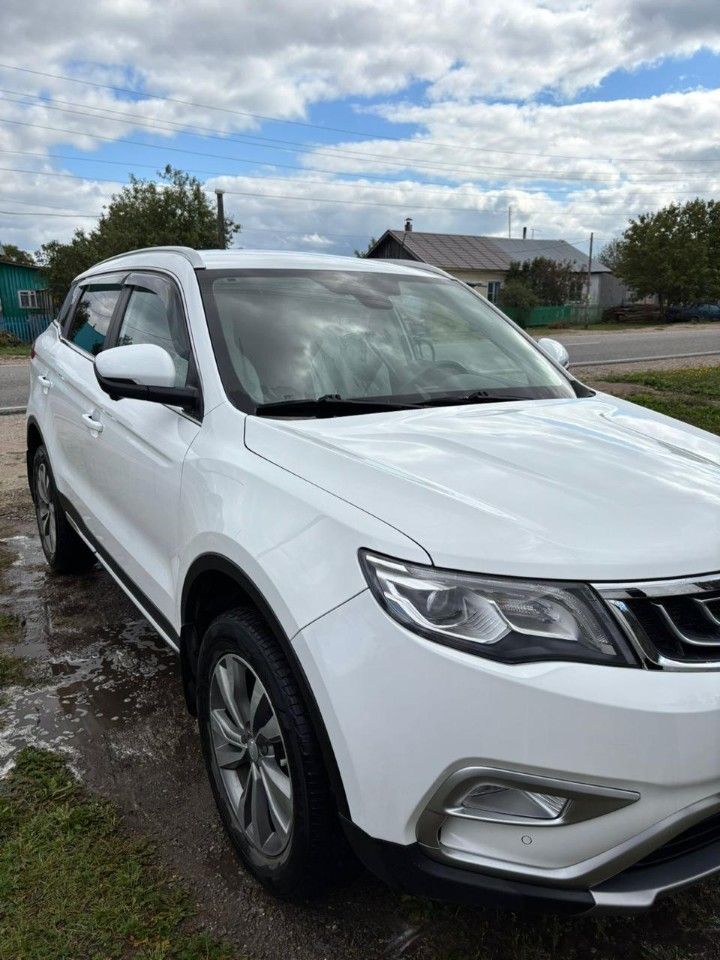 Geely Atlas: фото владельца