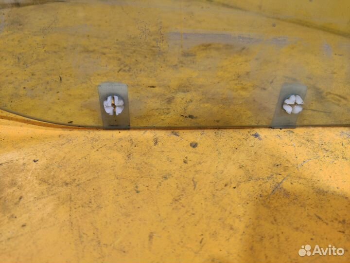 Стекло переднее правое для Volvo S40 1998г