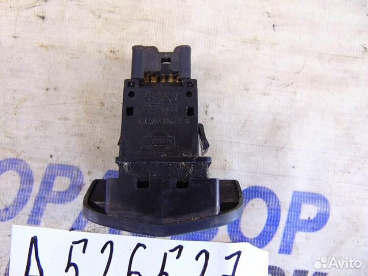 Кнопка аварийной сигнализации для Nissan Primera 3