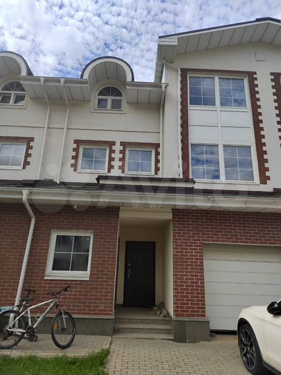 Таунхаус 269,4 м² на участке 1,8 сот.