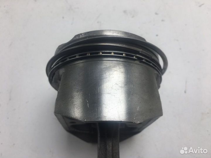 Поршень с шатуном Renault Megane LM2Y K4M 2006