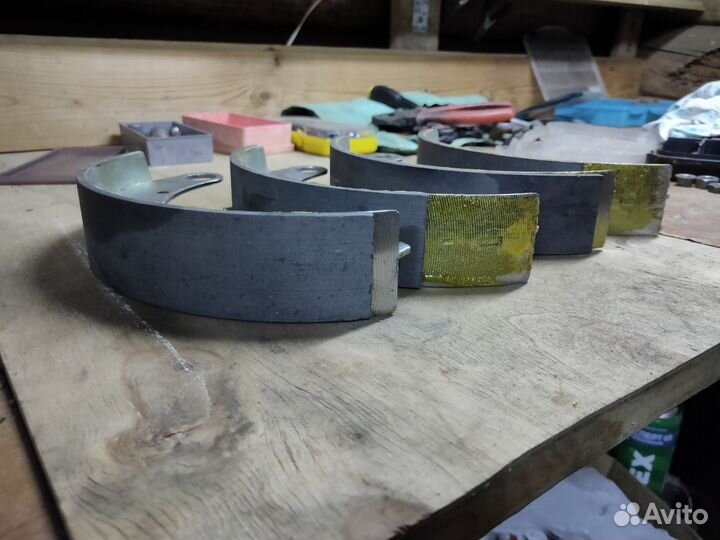 Барабанные тормозные колодки задние на волгу