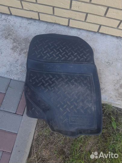 Автомобильные коврики резиновые