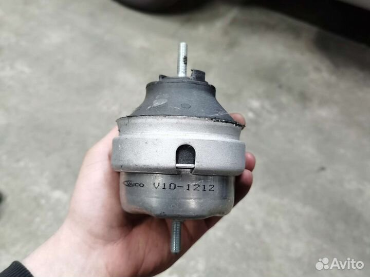 Подушка двигателя правая vaico V10-1212