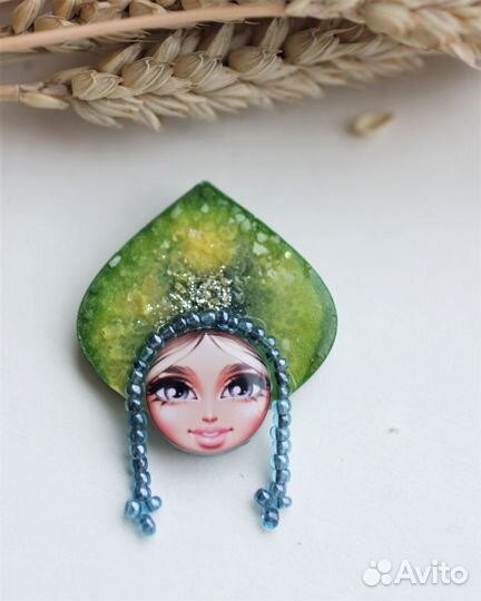 Брошка матрешка