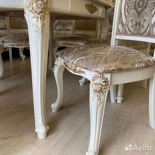 Кухонный стол. Стол и стулья