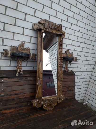 Зеркало в деревянной винтажной раме