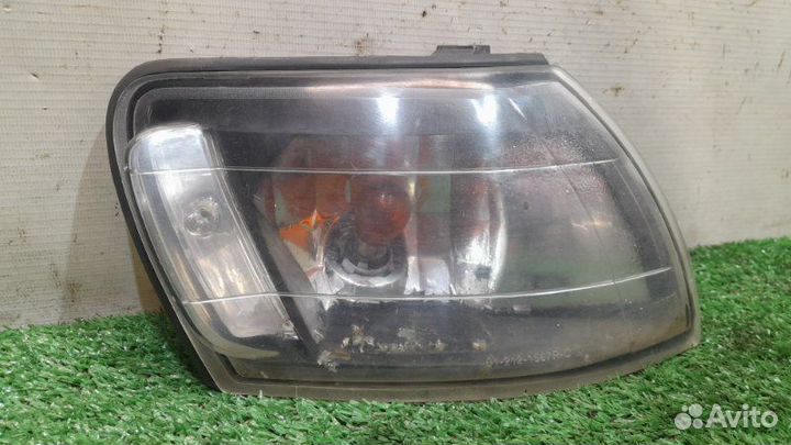 Поворотник передний правый Toyota Carina E 2.0