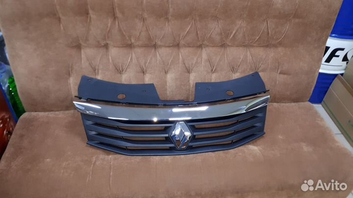 Решетка радиатора Рено Сандеро 1 / Сандеро Степвей