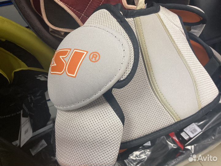 Нагрудник хоккейный детский