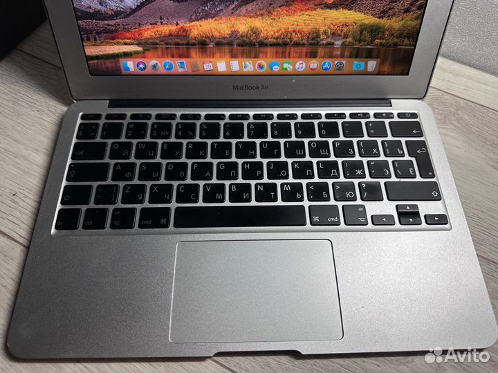 Отличный MacBook Air 11 SSD, intel, Nvidia