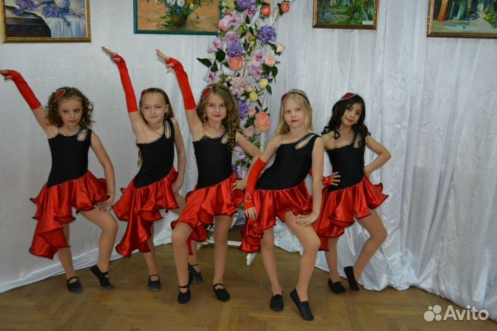 Пошив сценических и танцевальных костюмов