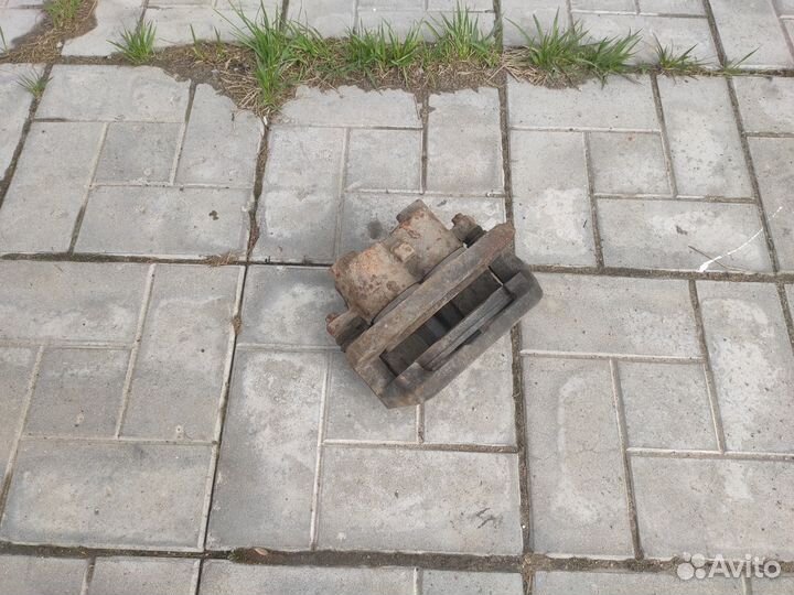 Тормозной суппорт передний левый Land Rover Range