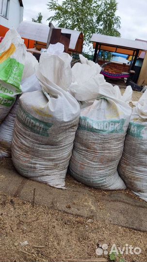 Куриный помет в мешках