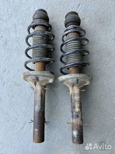 Стойка передняя Volkswagen Bora Golf 4