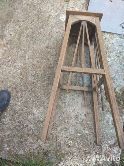 Этажерка, подставка жирдоньерка