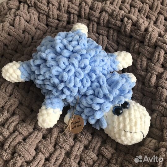 Вязанная игрушка барашек