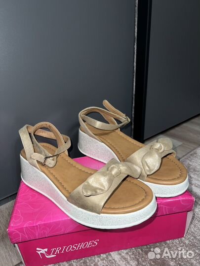 Сандалии женские