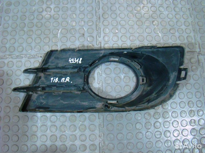 VW Tiguan 1 Решетка в бампер правая