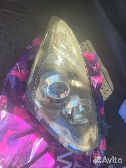 Правая фара Тойота виш