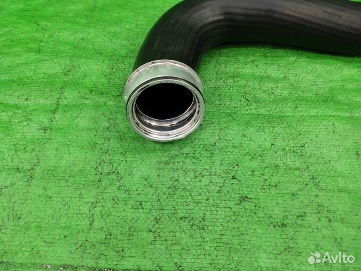 Патрубок интеркулера 2.5 TDI VW Touareg 2002-2010