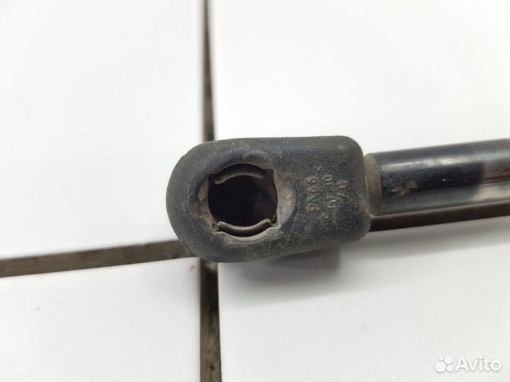 Амортизатор багажника