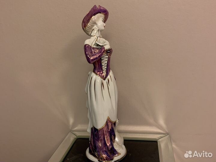 Статуэтка Дама с собачкой