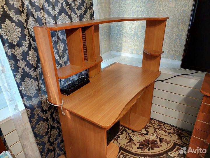 Компьютерный стол