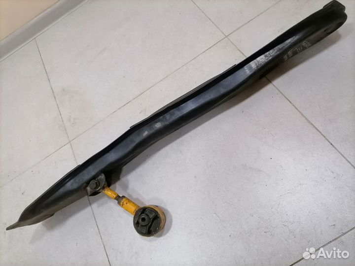 Балка поперечная Nissan Bluebird U11 1983-1990