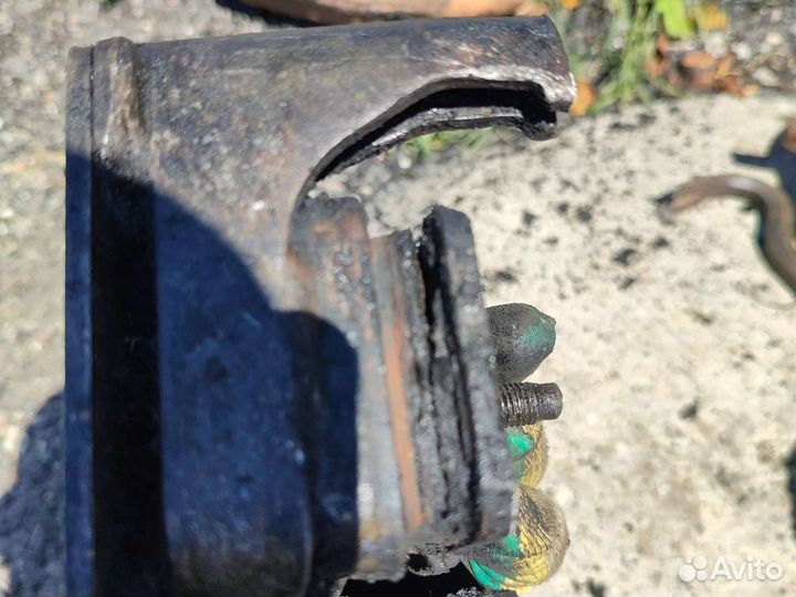 Подушки двигателя 4D56 Mitsubishi